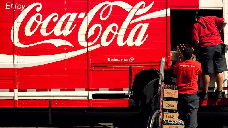 Coca-Cola v Praze otvírá nový automatizovaný sklad